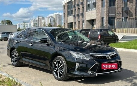 Toyota Camry, 2017 год, 2 400 000 рублей, 3 фотография