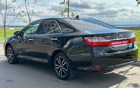 Toyota Camry, 2017 год, 2 400 000 рублей, 4 фотография