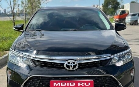 Toyota Camry, 2017 год, 2 400 000 рублей, 2 фотография