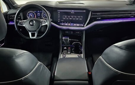 Volkswagen Touareg III, 2018 год, 4 100 000 рублей, 2 фотография