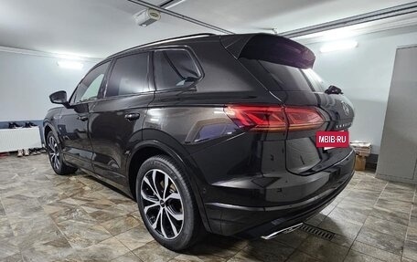 Volkswagen Touareg III, 2018 год, 4 100 000 рублей, 5 фотография