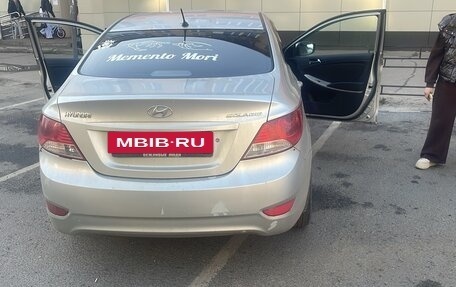 Hyundai Solaris II рестайлинг, 2011 год, 680 000 рублей, 2 фотография