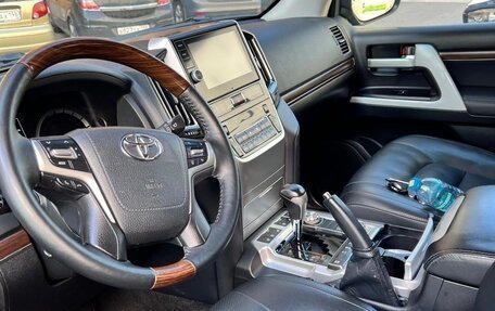 Toyota Land Cruiser 200, 2017 год, 6 800 000 рублей, 5 фотография
