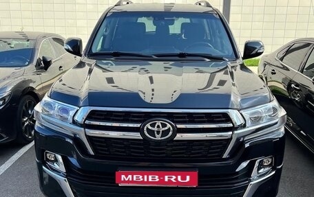 Toyota Land Cruiser 200, 2017 год, 6 800 000 рублей, 3 фотография