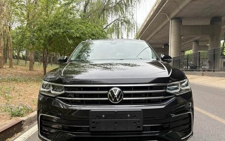 Volkswagen Tiguan II, 2022 год, 2 000 900 рублей, 2 фотография