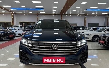 Volkswagen Touareg III, 2022 год, 4 600 000 рублей, 2 фотография