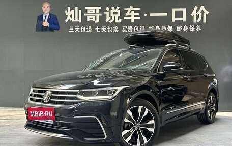 Volkswagen Tiguan II, 2022 год, 2 720 000 рублей, 6 фотография