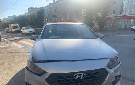 Hyundai Solaris II рестайлинг, 2017 год, 900 000 рублей, 3 фотография