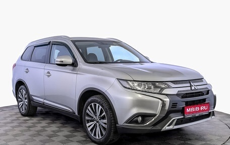 Mitsubishi Outlander III рестайлинг 3, 2020 год, 2 595 000 рублей, 3 фотография