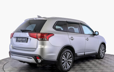 Mitsubishi Outlander III рестайлинг 3, 2020 год, 2 595 000 рублей, 5 фотография
