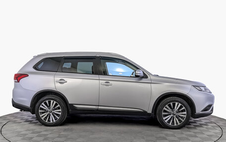 Mitsubishi Outlander III рестайлинг 3, 2020 год, 2 595 000 рублей, 4 фотография