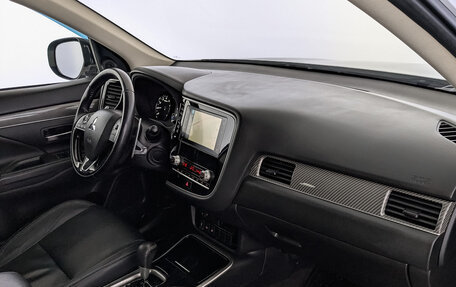 Mitsubishi Outlander III рестайлинг 3, 2020 год, 2 595 000 рублей, 13 фотография