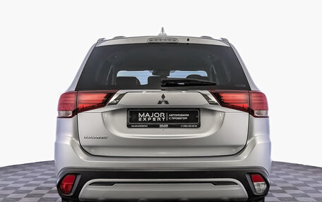 Mitsubishi Outlander III рестайлинг 3, 2020 год, 2 595 000 рублей, 6 фотография