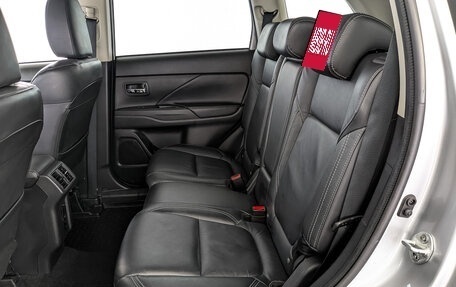 Mitsubishi Outlander III рестайлинг 3, 2020 год, 2 595 000 рублей, 18 фотография