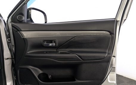 Mitsubishi Outlander III рестайлинг 3, 2020 год, 2 595 000 рублей, 25 фотография