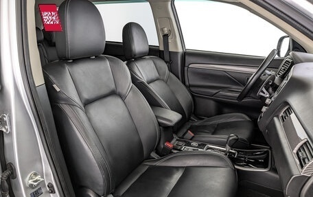 Mitsubishi Outlander III рестайлинг 3, 2020 год, 2 595 000 рублей, 24 фотография