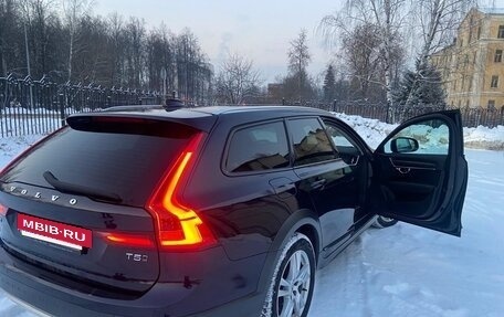Volvo V90 Cross Country I рестайлинг, 2019 год, 2 700 000 рублей, 5 фотография