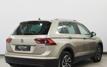 Volkswagen Tiguan II, 2018 год, 2 670 000 рублей, 4 фотография