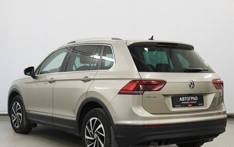 Volkswagen Tiguan II, 2018 год, 2 670 000 рублей, 6 фотография