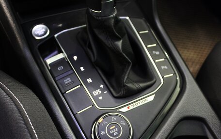 Volkswagen Tiguan II, 2018 год, 2 670 000 рублей, 13 фотография