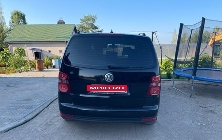 Volkswagen Touran III, 2010 год, 1 150 000 рублей, 2 фотография