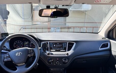 Hyundai Solaris II рестайлинг, 2020 год, 1 800 000 рублей, 10 фотография