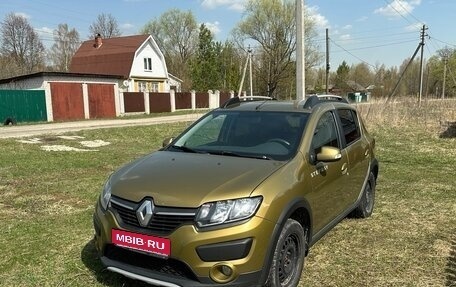 Renault Sandero II рестайлинг, 2015 год, 900 000 рублей, 1 фотография