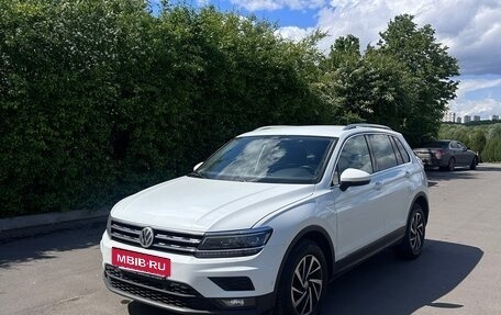 Volkswagen Tiguan II, 2018 год, 2 300 000 рублей, 2 фотография