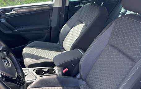 Volkswagen Tiguan II, 2018 год, 2 300 000 рублей, 16 фотография