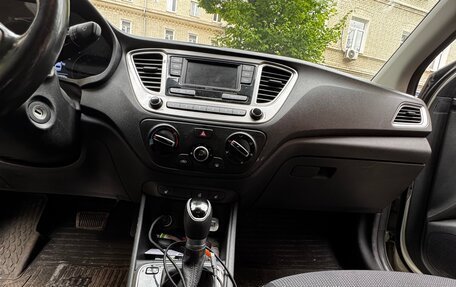 Hyundai Solaris II рестайлинг, 2019 год, 900 000 рублей, 7 фотография