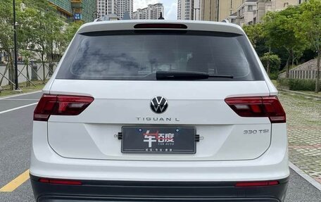 Volkswagen Tiguan II, 2021 год, 1 980 000 рублей, 4 фотография