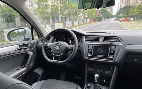 Volkswagen Tiguan II, 2021 год, 1 980 000 рублей, 15 фотография