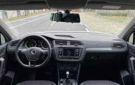 Volkswagen Tiguan II, 2021 год, 1 980 000 рублей, 19 фотография