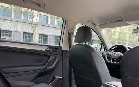 Volkswagen Tiguan II, 2021 год, 1 980 000 рублей, 13 фотография