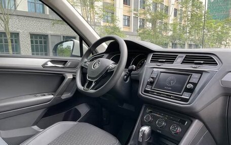Volkswagen Tiguan II, 2021 год, 1 980 000 рублей, 12 фотография