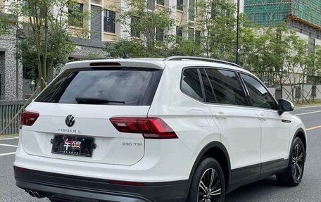Volkswagen Tiguan II, 2021 год, 1 980 000 рублей, 8 фотография