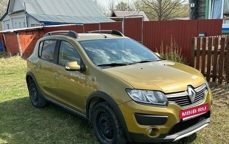 Renault Sandero II рестайлинг, 2015 год, 900 000 рублей, 2 фотография