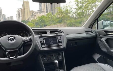 Volkswagen Tiguan II, 2021 год, 1 980 000 рублей, 21 фотография