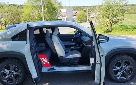 Mazda MX-30, 2020 год, 2 100 000 рублей, 5 фотография