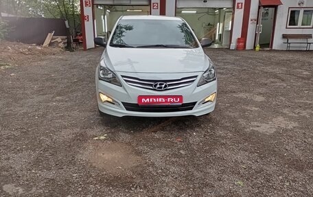 Hyundai Solaris II рестайлинг, 2015 год, 850 000 рублей, 1 фотография