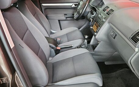 Volkswagen Touran III, 2010 год, 985 000 рублей, 11 фотография