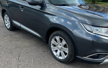 Mitsubishi Outlander III рестайлинг 3, 2015 год, 1 850 000 рублей, 7 фотография