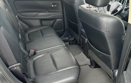 Mitsubishi Outlander III рестайлинг 3, 2015 год, 1 850 000 рублей, 11 фотография