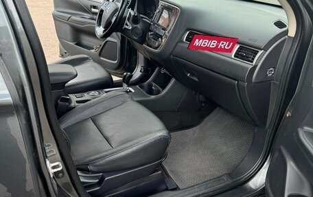 Mitsubishi Outlander III рестайлинг 3, 2015 год, 1 850 000 рублей, 10 фотография