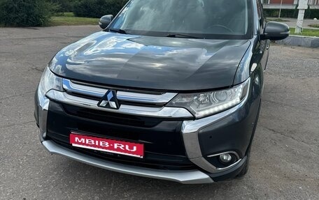 Mitsubishi Outlander III рестайлинг 3, 2015 год, 1 850 000 рублей, 9 фотография