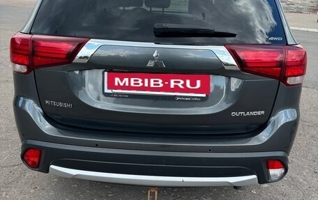Mitsubishi Outlander III рестайлинг 3, 2015 год, 1 850 000 рублей, 4 фотография