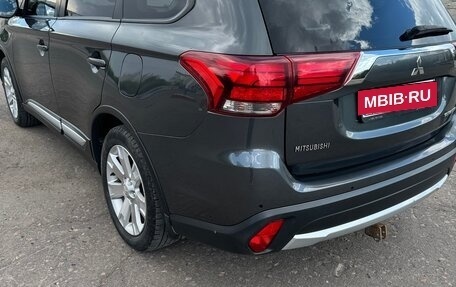 Mitsubishi Outlander III рестайлинг 3, 2015 год, 1 850 000 рублей, 3 фотография
