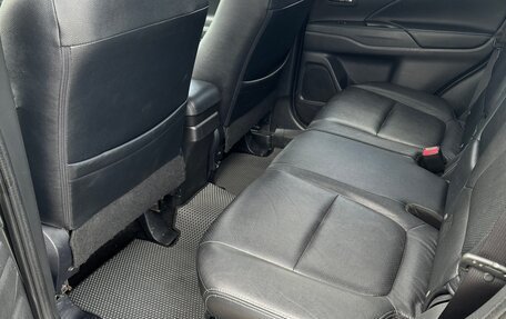 Mitsubishi Outlander III рестайлинг 3, 2015 год, 1 850 000 рублей, 13 фотография