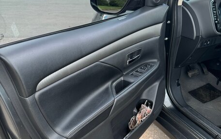 Mitsubishi Outlander III рестайлинг 3, 2015 год, 1 850 000 рублей, 14 фотография