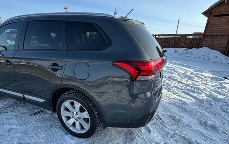 Mitsubishi Outlander III рестайлинг 3, 2015 год, 1 850 000 рублей, 23 фотография